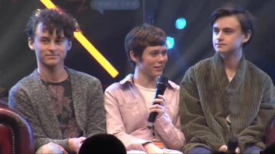 2019-10-25_-_MCM_Comic_Con_-_It_Cast_Panel_01_mp46862.jpg