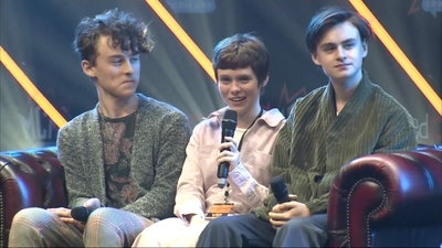 2019-10-25_-_MCM_Comic_Con_-_It_Cast_Panel_01_mp46868.jpg