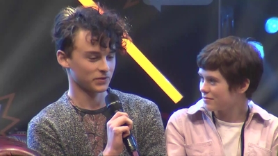 2019-10-25_-_MCM_Comic_Con_-_It_Cast_Panel_01_mp46883.jpg