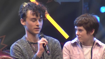 2019-10-25_-_MCM_Comic_Con_-_It_Cast_Panel_01_mp46888.jpg