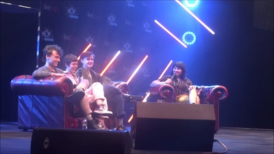2019-10-25_-_MCM_Comic_Con_-_It_Cast_Panel_02_mp47094.jpg