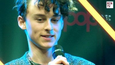 2019-10-25_-_Red_Carpet_News_TV_-_MCM_London_Comic_Con_2019_mp45214.jpg