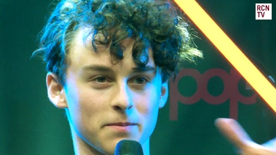 2019-10-25_-_Red_Carpet_News_TV_-_MCM_London_Comic_Con_2019_mp45220.jpg