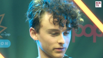 2019-10-25_-_Red_Carpet_News_TV_-_MCM_London_Comic_Con_2019_mp45237.jpg