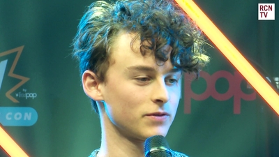 2019-10-25_-_Red_Carpet_News_TV_-_MCM_London_Comic_Con_2019_mp45253.jpg
