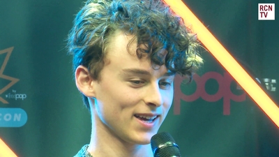 2019-10-25_-_Red_Carpet_News_TV_-_MCM_London_Comic_Con_2019_mp45268.jpg