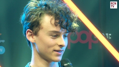 2019-10-25_-_Red_Carpet_News_TV_-_MCM_London_Comic_Con_2019_mp45269.jpg