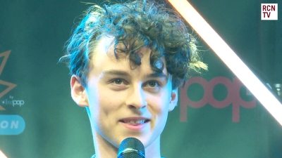 2019-10-25_-_Red_Carpet_News_TV_-_MCM_London_Comic_Con_2019_mp45420.jpg