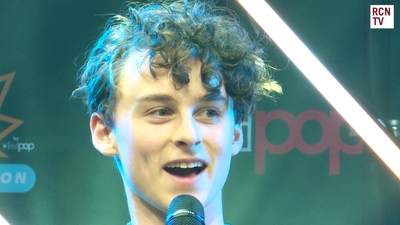 2019-10-25_-_Red_Carpet_News_TV_-_MCM_London_Comic_Con_2019_mp45421.jpg