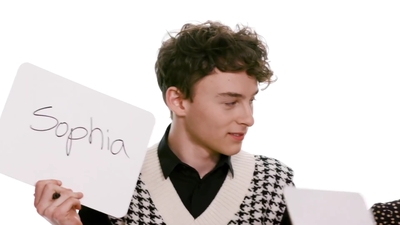 2020-03-07_-_Netflix_-_Wyatt_Oleff_and_Sophia_Lillis_BFF_Test_mp411065.jpg