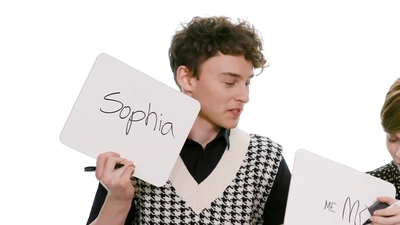 2020-03-07_-_Netflix_-_Wyatt_Oleff_and_Sophia_Lillis_BFF_Test_mp411071.jpg