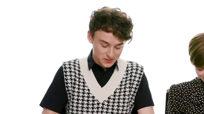 2020-03-07_-_Netflix_-_Wyatt_Oleff_and_Sophia_Lillis_BFF_Test_mp411075.jpg