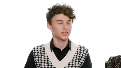 2020-03-07_-_Netflix_-_Wyatt_Oleff_and_Sophia_Lillis_BFF_Test_mp411090.jpg