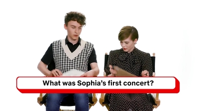 2020-03-07_-_Netflix_-_Wyatt_Oleff_and_Sophia_Lillis_BFF_Test_mp411100.jpg