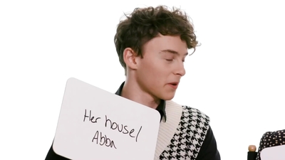 2020-03-07_-_Netflix_-_Wyatt_Oleff_and_Sophia_Lillis_BFF_Test_mp411112.jpg