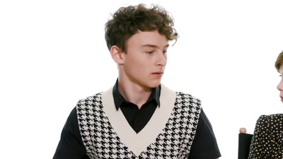 2020-03-07_-_Netflix_-_Wyatt_Oleff_and_Sophia_Lillis_BFF_Test_mp411122.jpg
